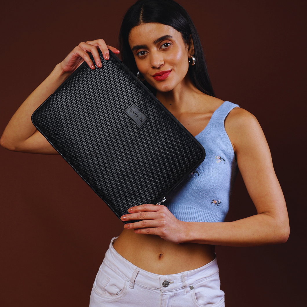 Zeus Macbook Sleeve / Laptop Sleeve (Black Grid Zipped 14 Inch)